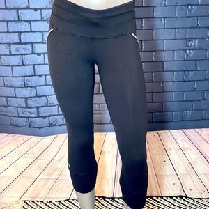 Athleta cropped black yoga pants with grey/silver line details Sz: S